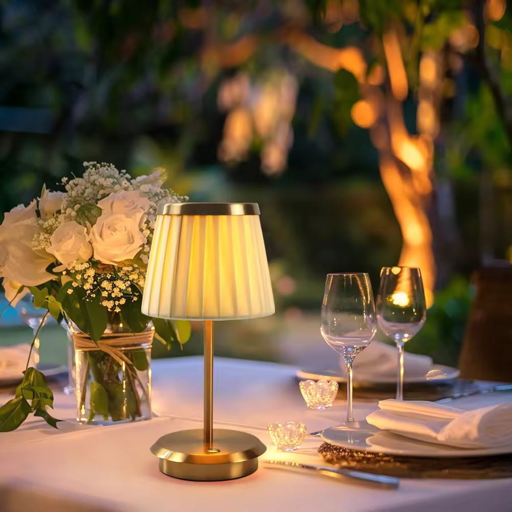 LumiLuxe – Elegante Tischlampe mit modernem Charme