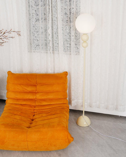 Moderne Design Stehlampe aus Metall und Glas - Elegante Beleuchtung für Ihr Interieur