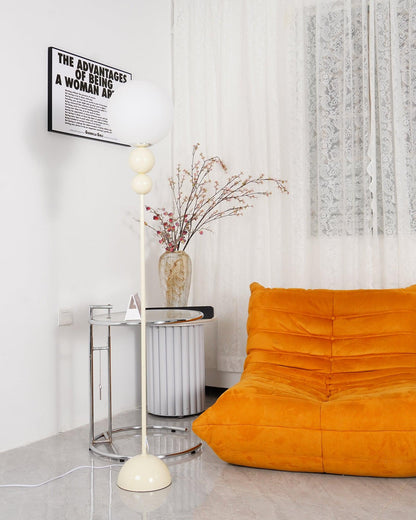 Moderne Design Stehlampe aus Metall und Glas - Elegante Beleuchtung für Ihr Interieur