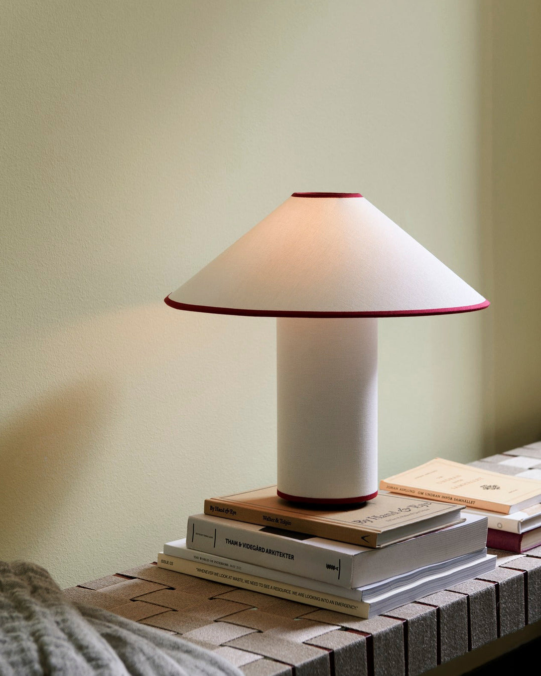 Tischlampe Colette - Elegantes Design mit sanftem Licht für Ihr Interieur