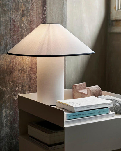 Tischlampe Colette - Elegantes Design mit sanftem Licht für Ihr Interieur