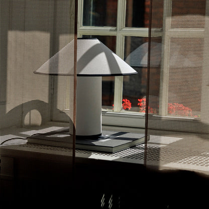Tischlampe Colette - Elegantes Design mit sanftem Licht für Ihr Interieur