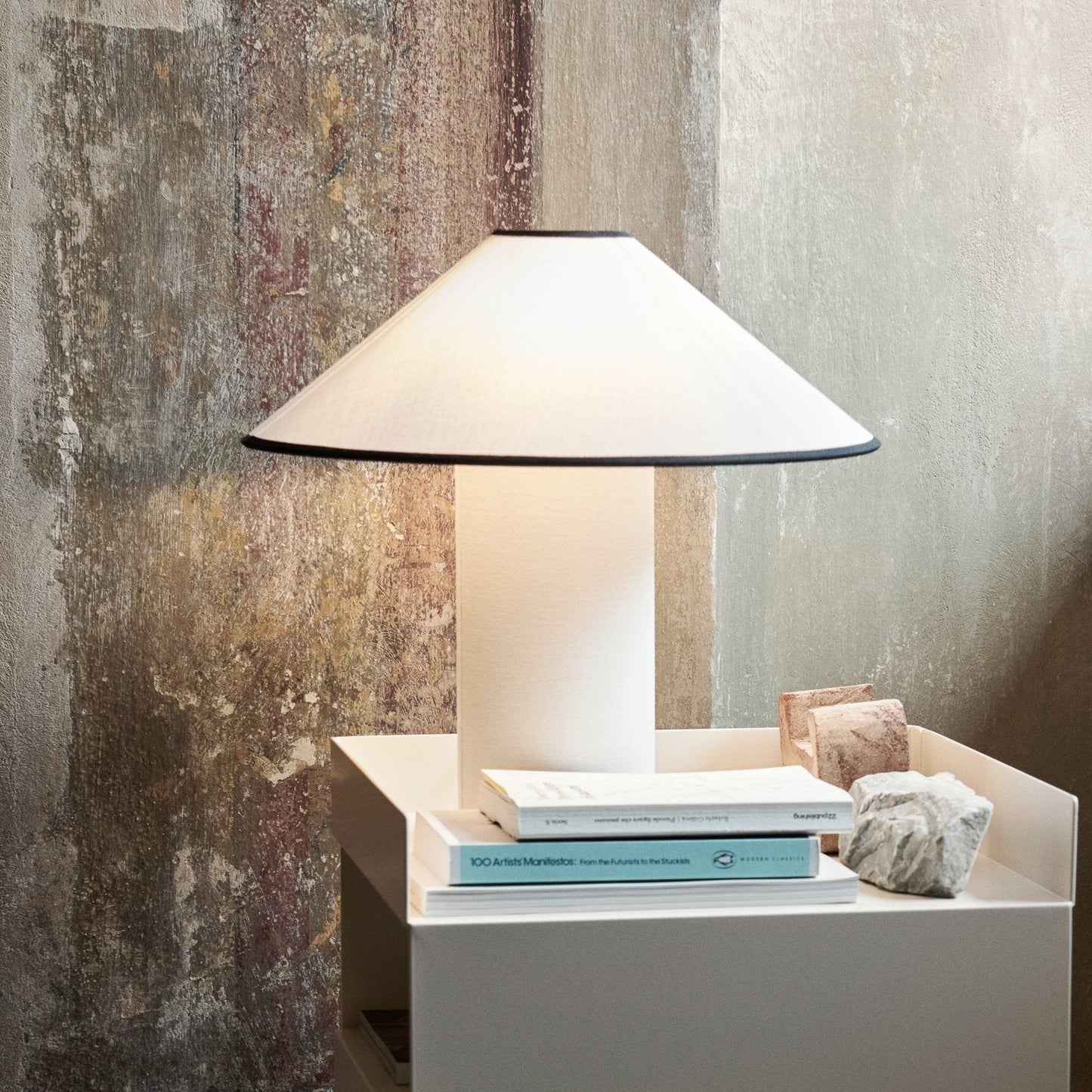 Tischlampe Colette - Elegantes Design mit sanftem Licht für Ihr Interieur