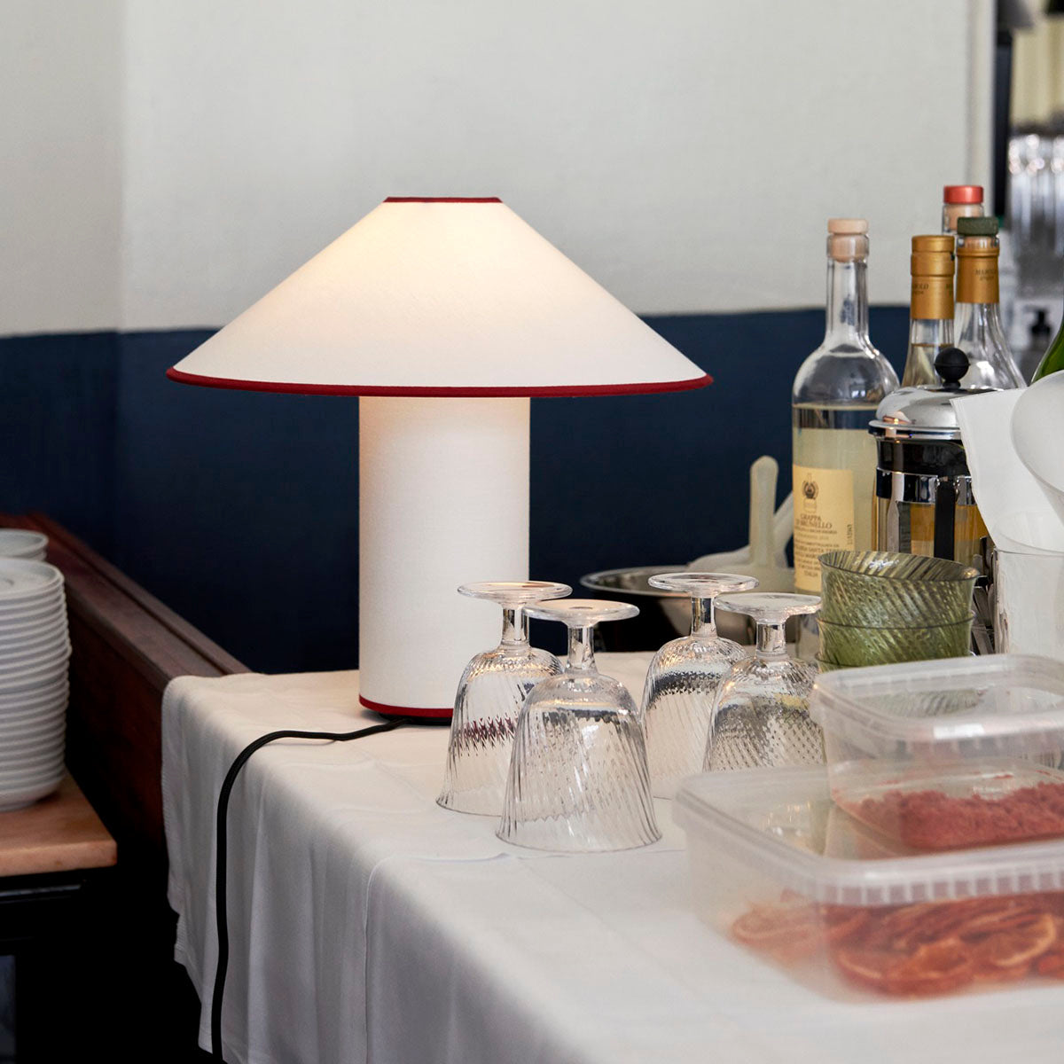 Tischlampe Colette - Elegantes Design mit sanftem Licht für Ihr Interieur