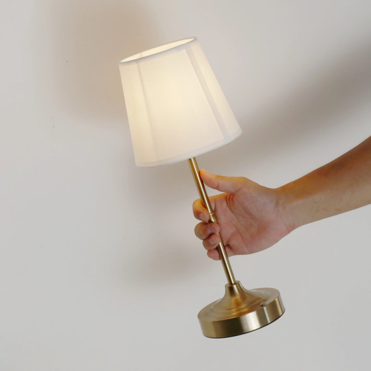 Akku LED Nachtlampe für das Schlafzimmer – 3-Stufen Helligkeit mit wiederaufladbarem Akku und Dimmer