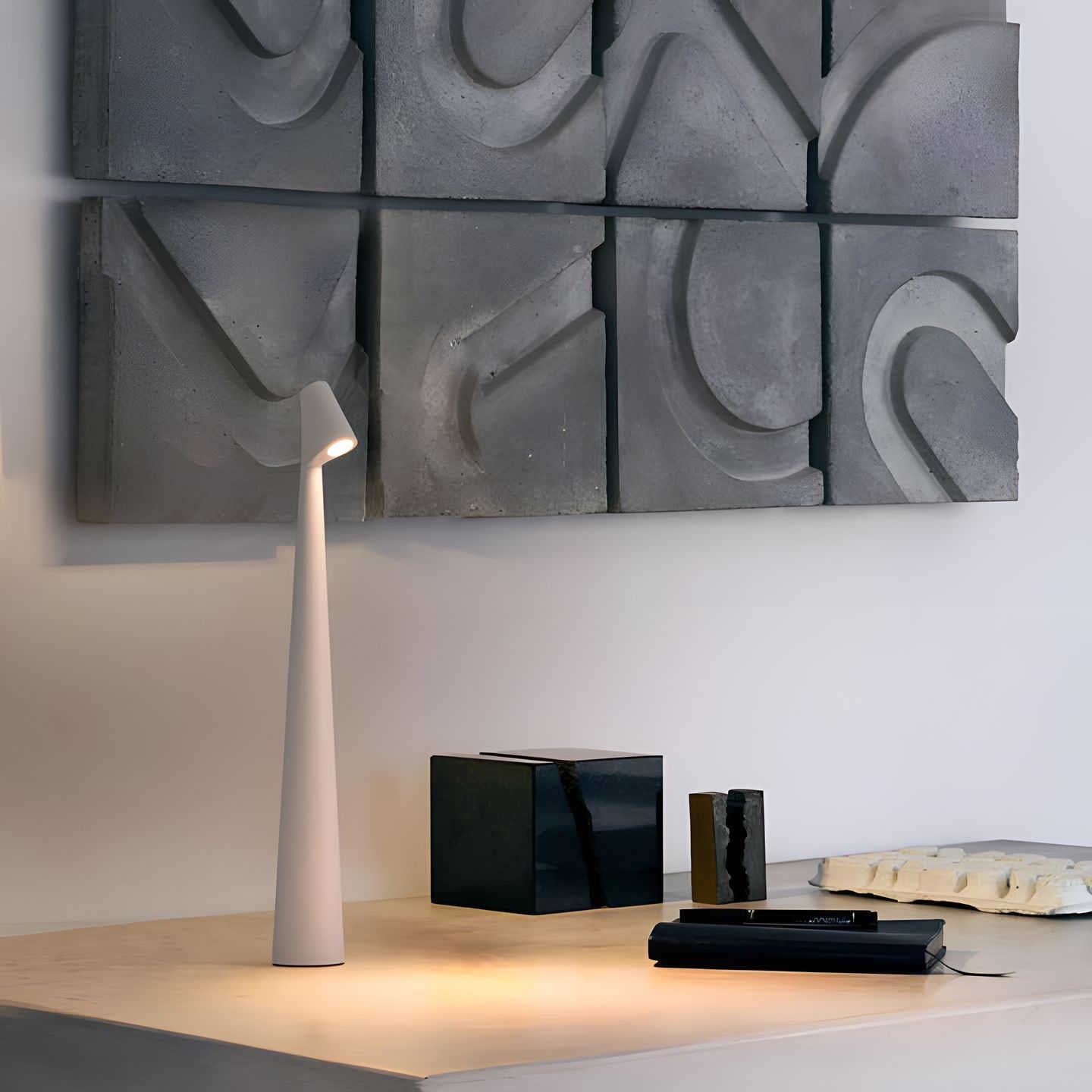 LumiSlim – Stilvolle dimmbare Tischlampe mit raffinierter Eleganz