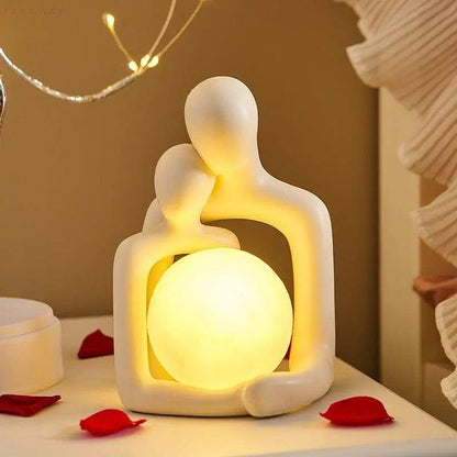 Elegante batteriebetriebene Tischlampe mit Nachtlicht – Romantisches Paar-Statuen-Design für Nachttisch und Schlafzimmerdekoration