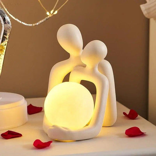Elegante batteriebetriebene Tischlampe mit Nachtlicht – Romantisches Paar-Statuen-Design für Nachttisch und Schlafzimmerdekoration