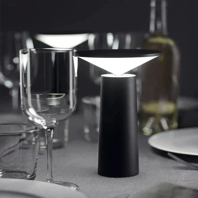 GlowBeam - Moderne LED Tischlampe mit drehbarem Kopf