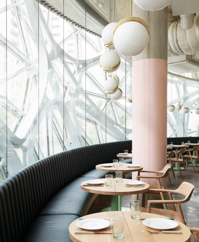 Suspension Halbmond aus Acryl und Messing - Moderne und elegante LED-Beleuchtung