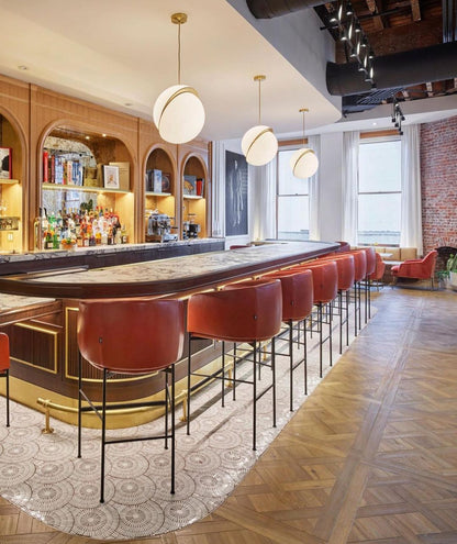 Suspension Halbmond aus Acryl und Messing - Moderne und elegante LED-Beleuchtung