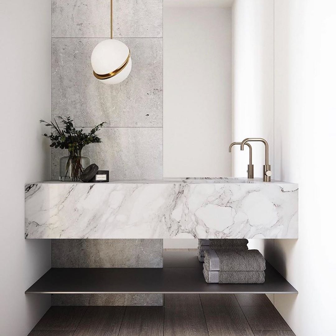 Suspension Halbmond aus Acryl und Messing - Moderne und elegante LED-Beleuchtung