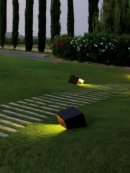 Solar Außenlampe Cube Garden - Kompakt und Widerstandsfähig LED-Beleuchtung für Ihren Garten