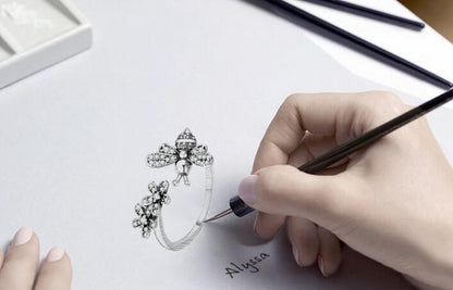 BloomBee Sterlingsilber verstellbarer Fingerring – Bienen- und Gänseblümchen-Design