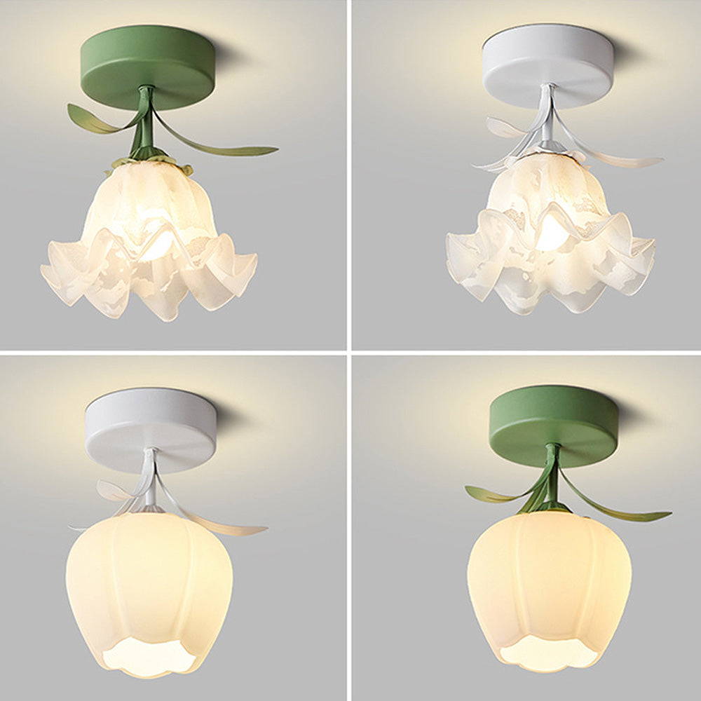 Deckenleuchte mit floralem Glas-Schirm-Design