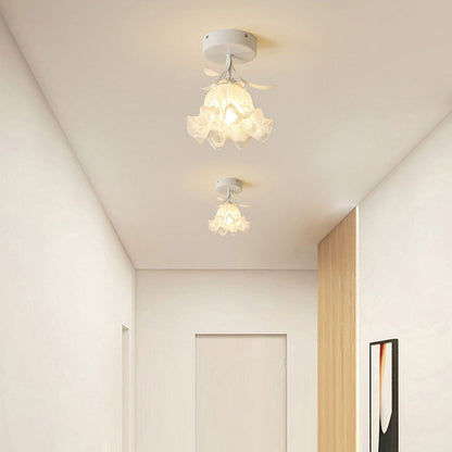 Deckenleuchte mit floralem Glas-Schirm-Design