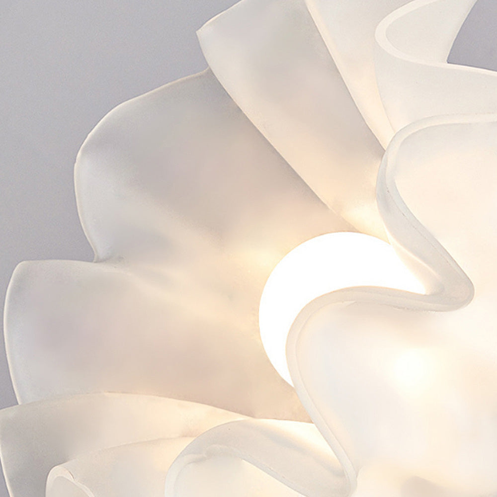 Deckenleuchte mit floralem Glas-Schirm-Design