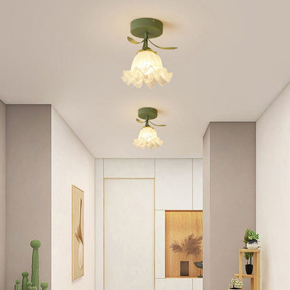 Deckenleuchte mit floralem Glas-Schirm-Design