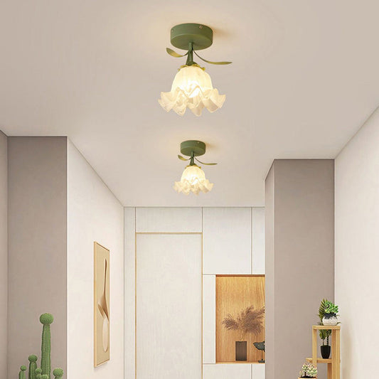 Deckenleuchte mit floralem Glas-Schirm-Design