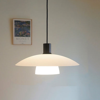 Minimalistische weiße Glasaufhängung – Moderne Lampe mit schlichter Gestaltung