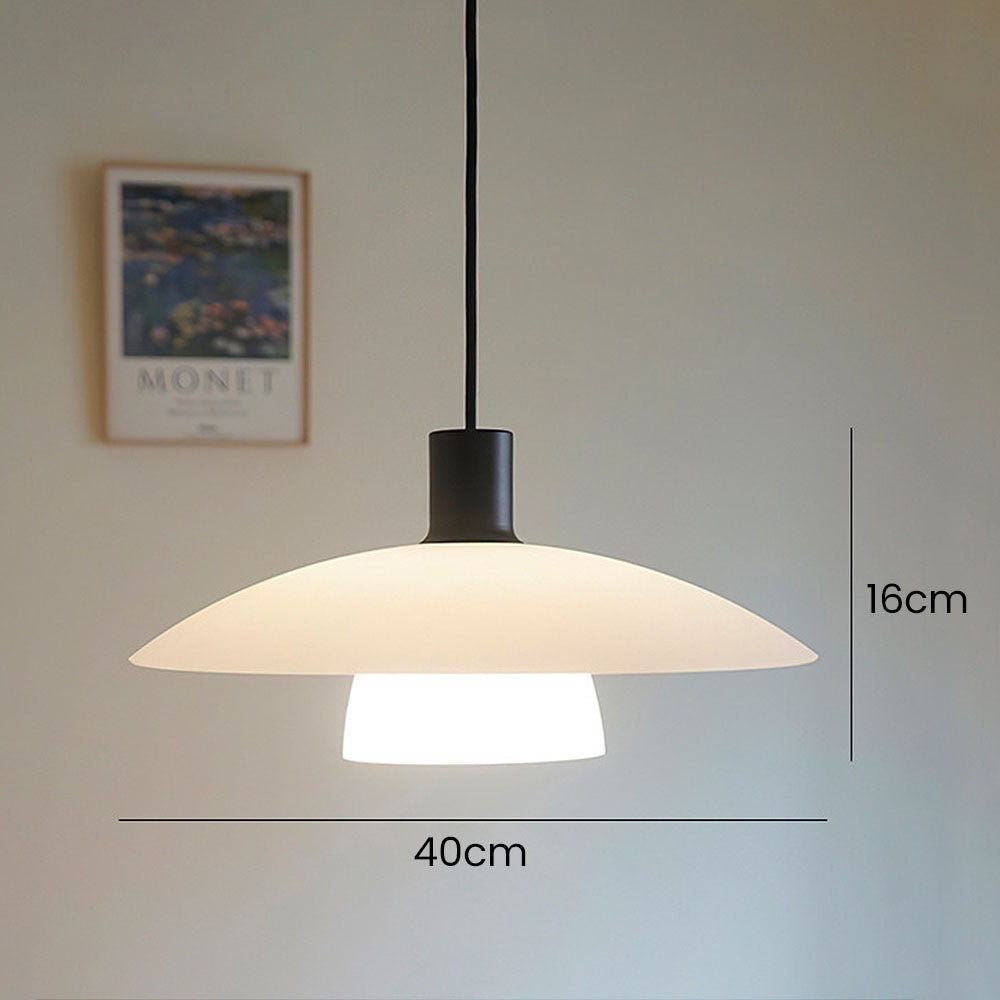 Minimalistische weiße Glasaufhängung – Moderne Lampe mit schlichter Gestaltung