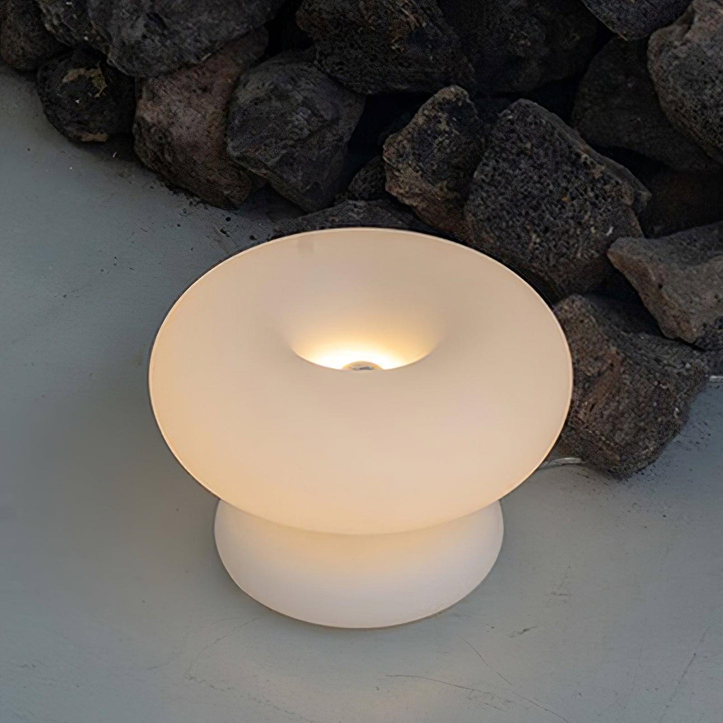 Garduru Tischlampe – Verspielt und doch Elegant LED Akzentbeleuchtung