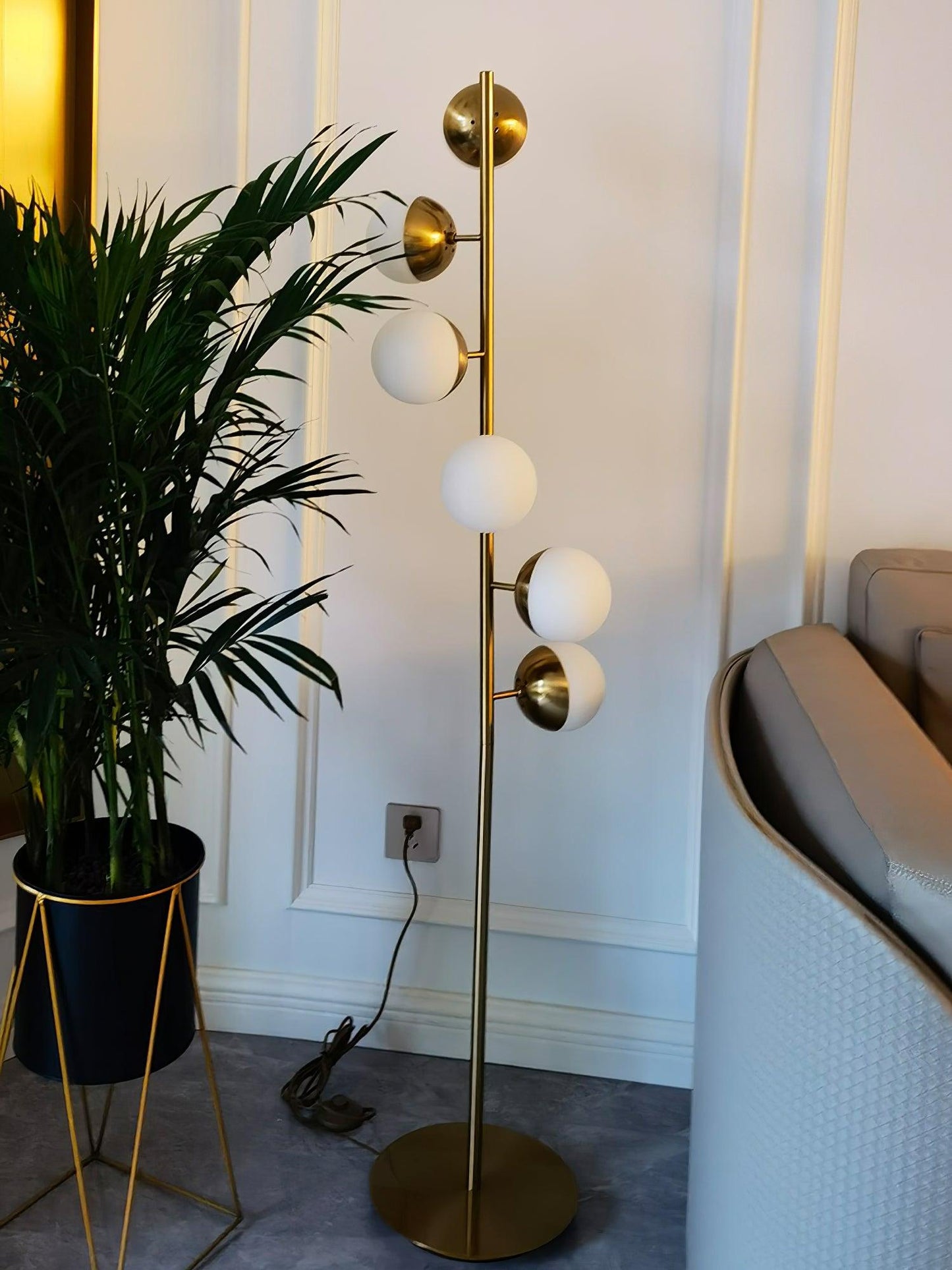 LED Baumlampe Doppler – Moderne Eleganz mit Glas-Kugeln