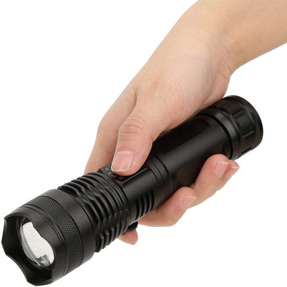 Wiederaufladbare LED-Taschenlampe mit langem Strahl