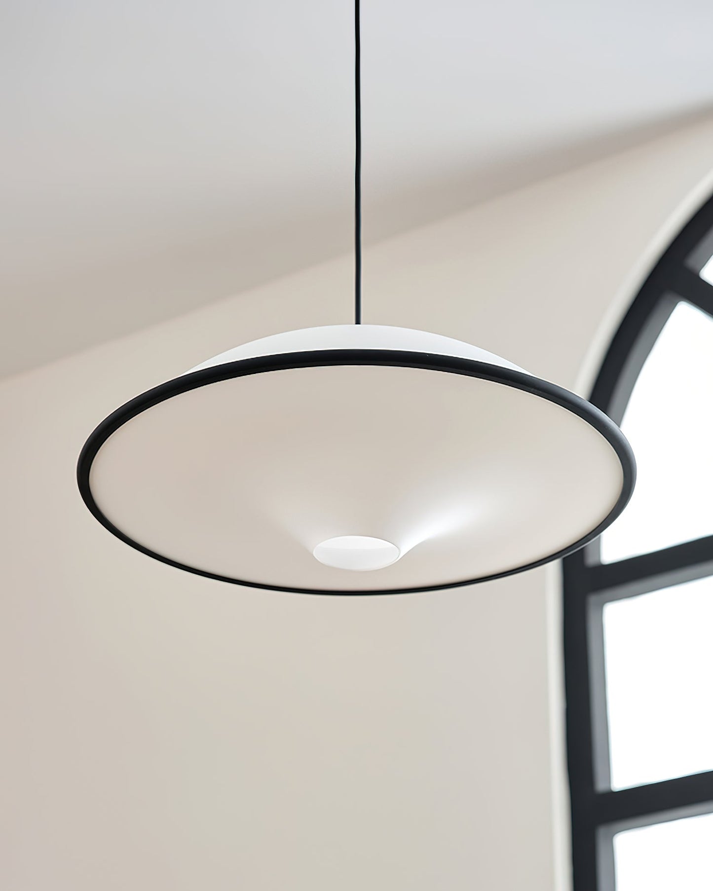 Moderne Fontana Suspension - Minimalistische LED-Lampe Inspiriert von UFOs