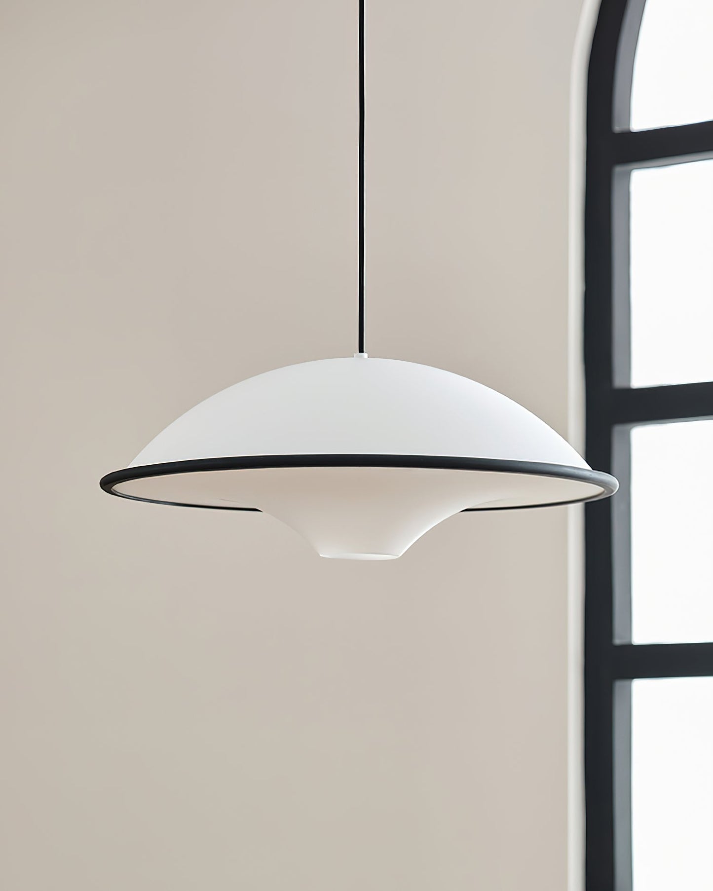 Moderne Fontana Suspension - Minimalistische LED-Lampe Inspiriert von UFOs