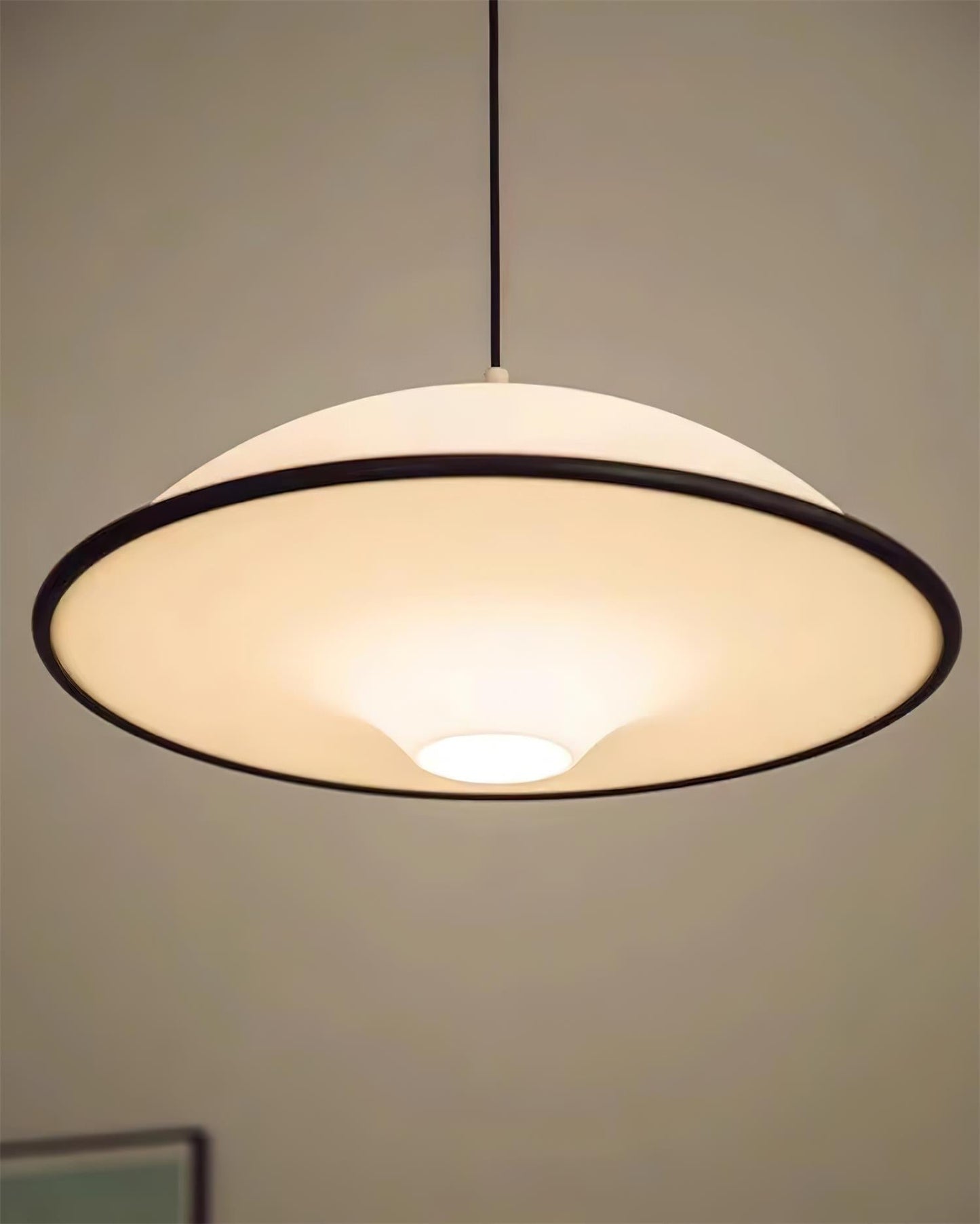 Moderne Fontana Suspension - Minimalistische LED-Lampe Inspiriert von UFOs