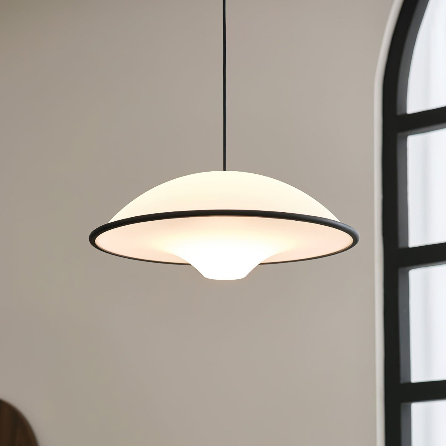 Moderne Fontana Suspension - Minimalistische LED-Lampe Inspiriert von UFOs