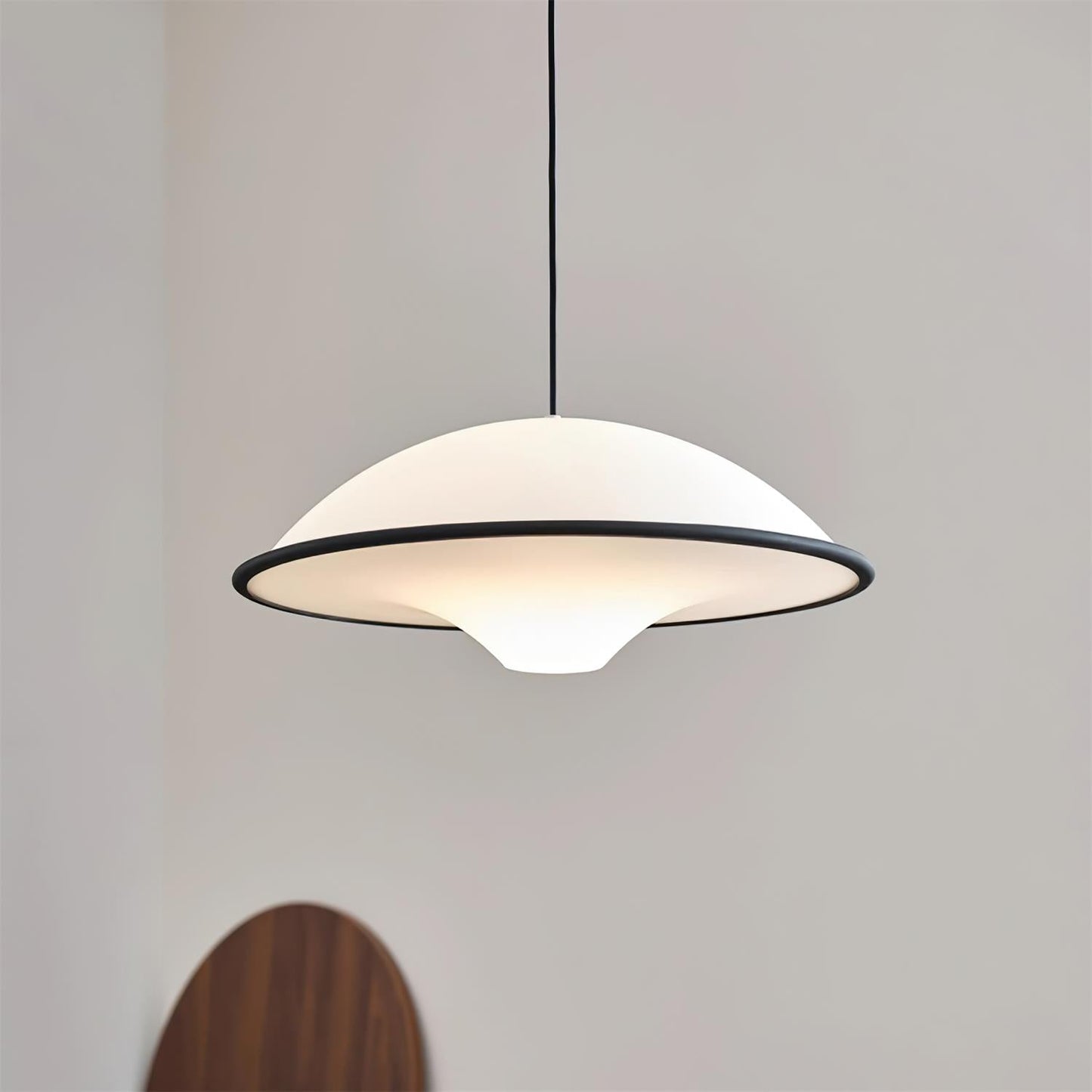 Moderne Fontana Suspension - Minimalistische LED-Lampe Inspiriert von UFOs
