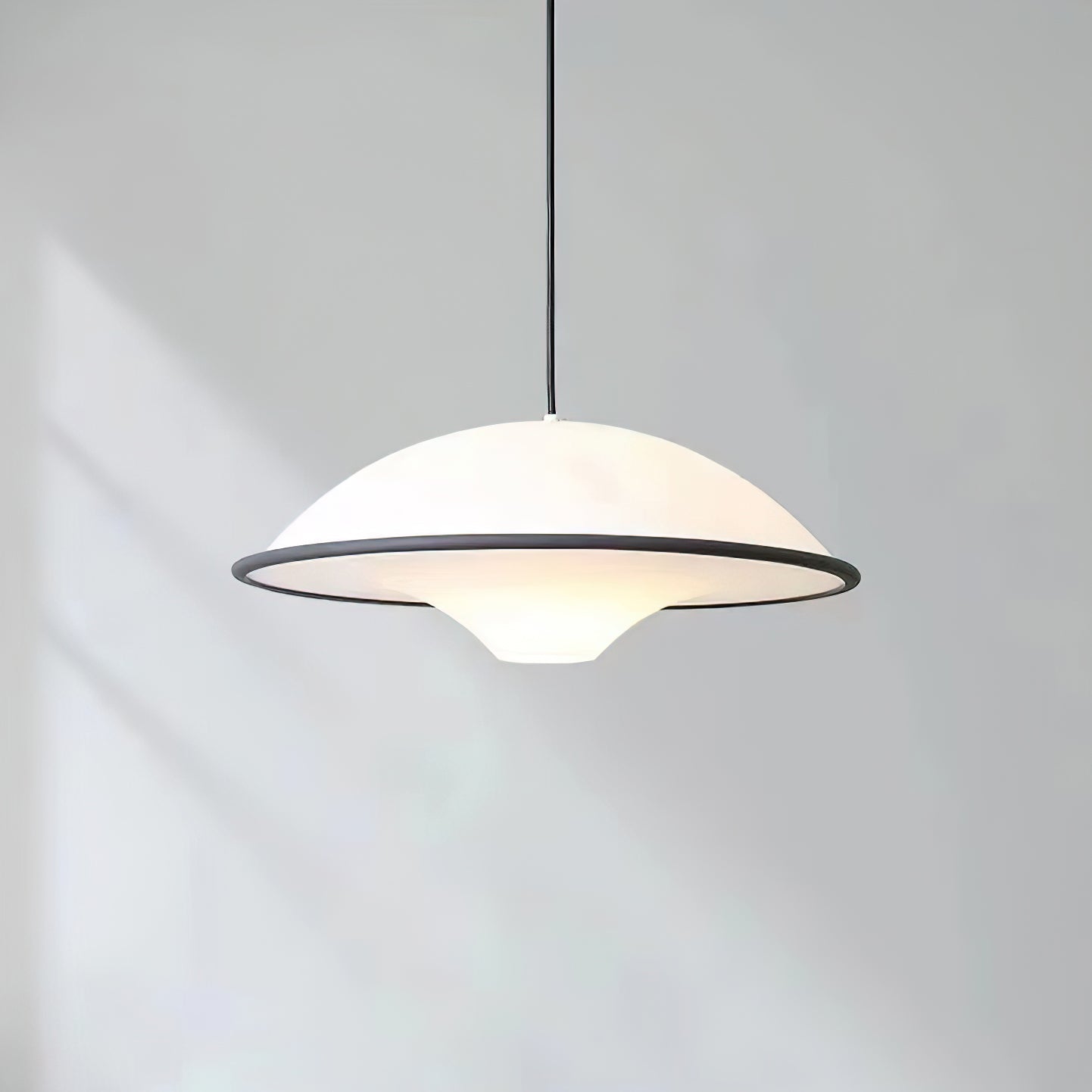 Moderne Fontana Suspension - Minimalistische LED-Lampe Inspiriert von UFOs