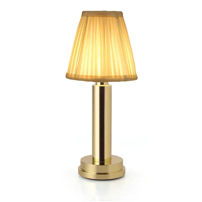 Tischlampe mit goldenem Sockel und Stoffschirm