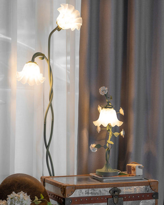 Stehlampe Calla Flowers – Elegante Beleuchtung mit weißen Blumen und raffiniertem Design