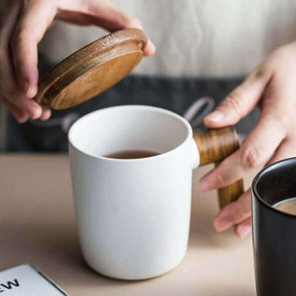 Tasse mit Holzgriff und Deckel (Geschenkbox)