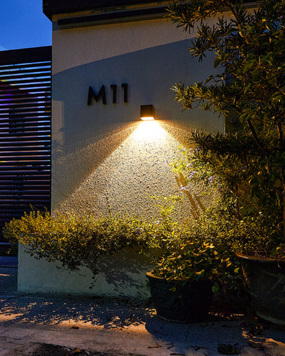 GlowBeam – Elegante Außenwandlampe für stimmungsvolle Beleuchtung