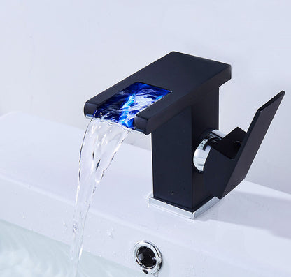 Modernes Badezimmer-Highlight – LED-Wasserhahn mit farbiger Beleuchtung