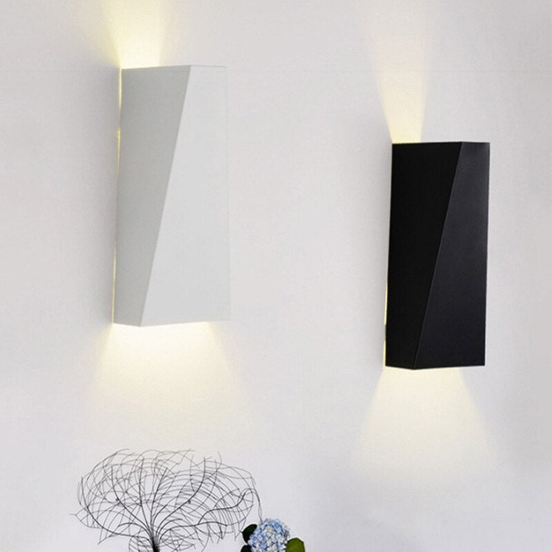 Moderne geometrische LED-Wandlampe