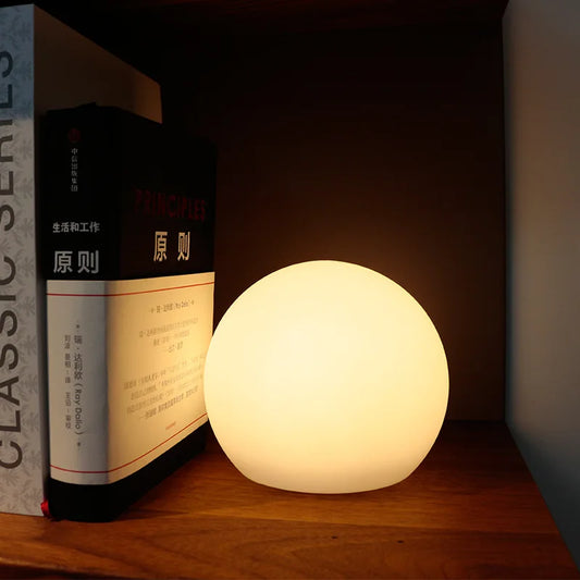 AuraBall | Tischlampe LED mit dynamischem Farbwechsel