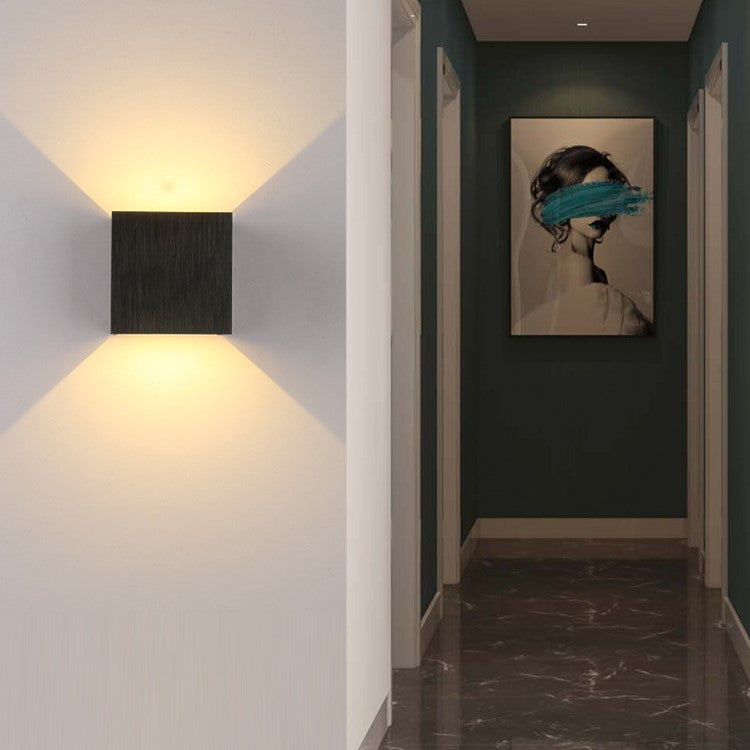 Schlanke, moderne LED-Wandleuchte im nordischen Design