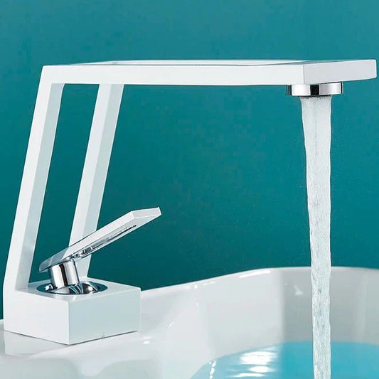 Hohes Waschbecken Mischbatterie mit geometrischem Design und minimalistischem Griff - Edelstahl für modernes Badezimmer