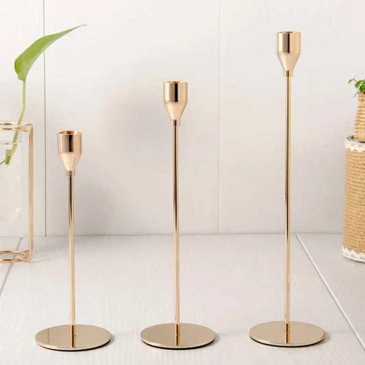 LumiÉlégance – Luxus Kerzenhalter aus Metall für ein gemütliches Interieur