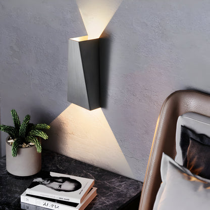 AlumiRay Wandlampe - Minimalistische trapezförmige Wandlampe - Up and Down Wandlichter LED