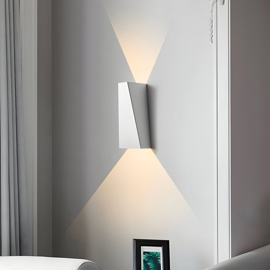 AlumiRay Wandlampe - Minimalistische trapezförmige Wandlampe - Up and Down Wandlichter LED