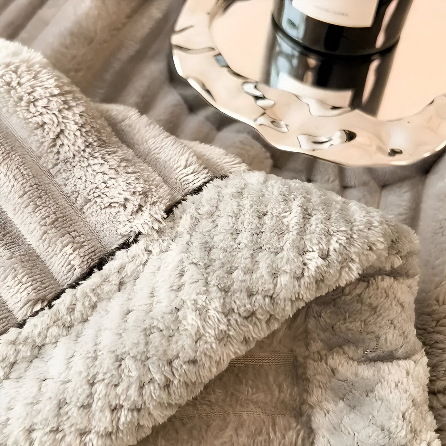Fleece-Decke mit vintage Streifenmuster für gemütliche Wohnkultur