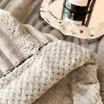 Fleece-Decke mit vintage Streifenmuster für gemütliche Wohnkultur
