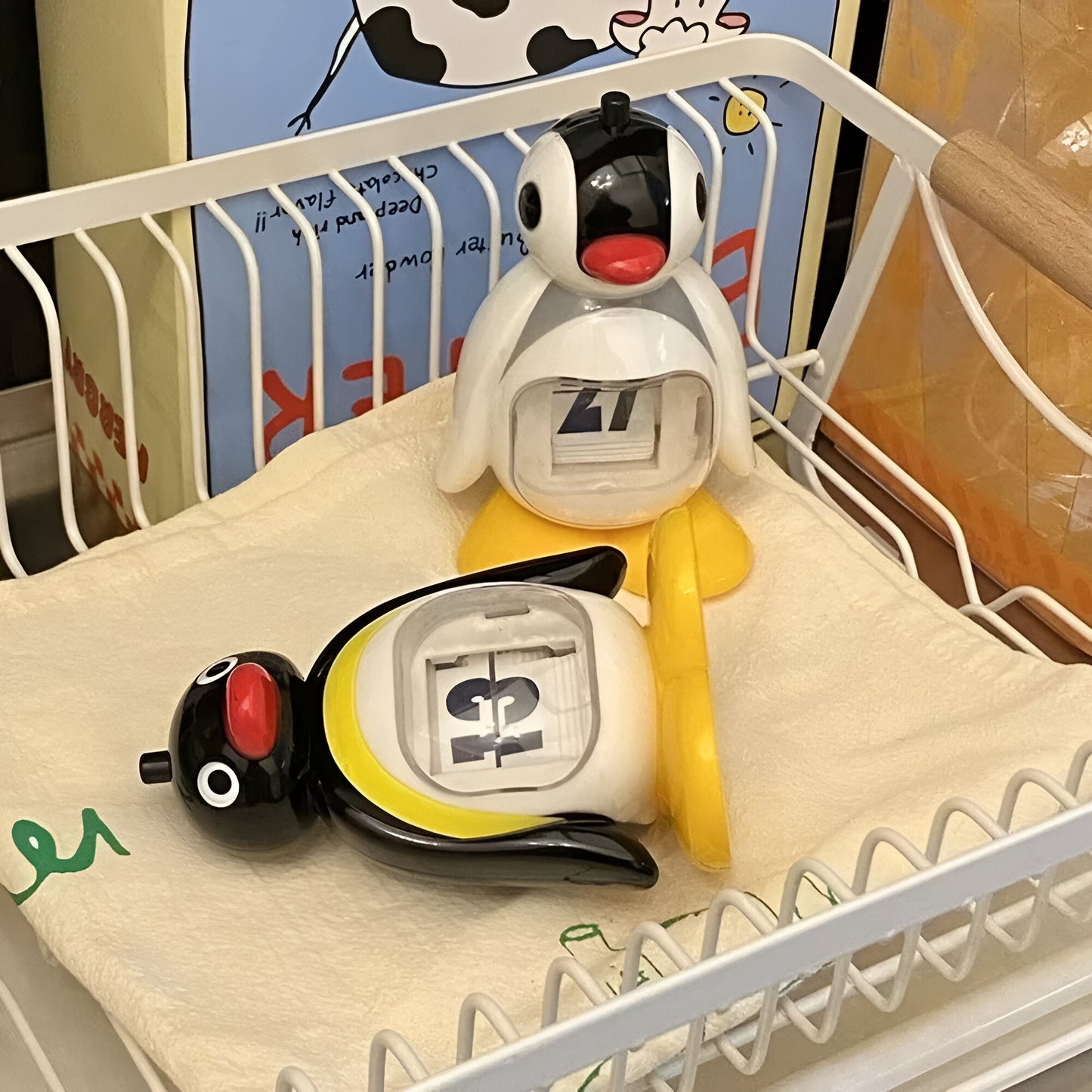 B/W Hue Penguin Kalender - Charmante Tischdekoration und Funktioneller Datums-Tracker