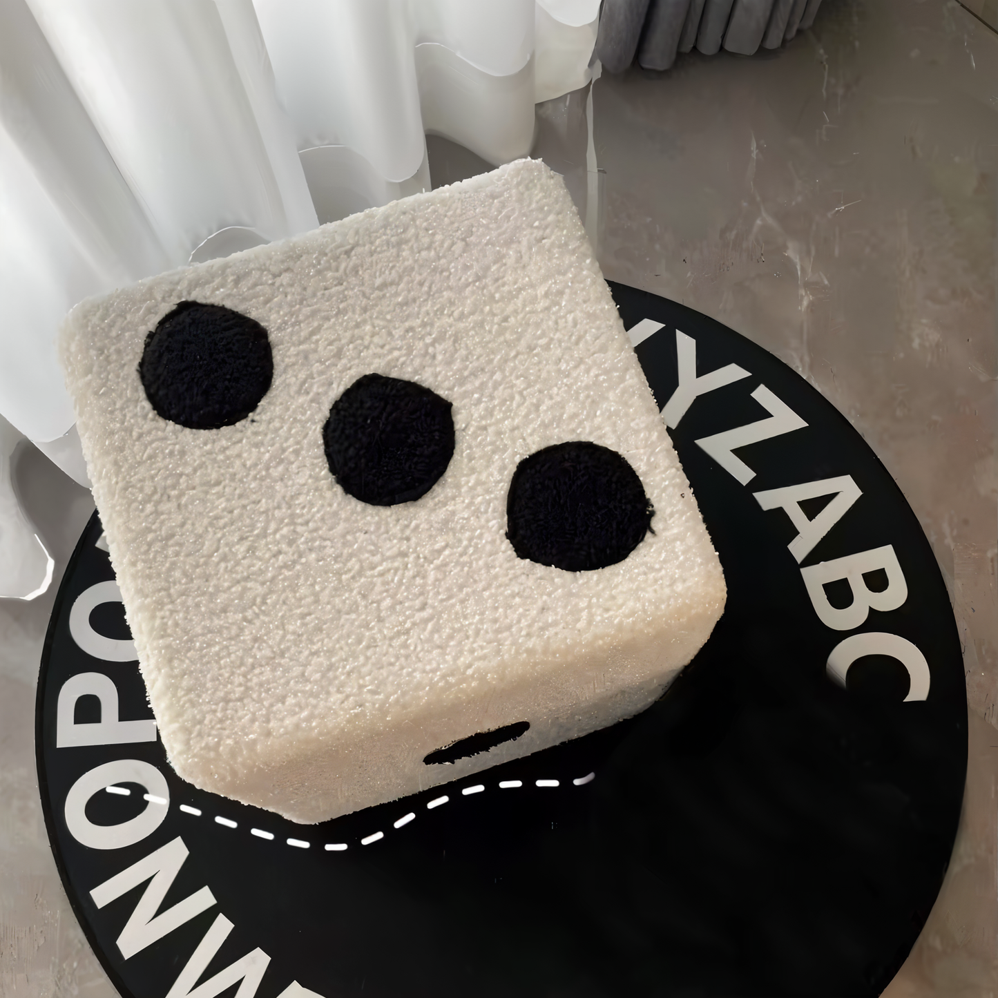 ChroDot Hocker - Stylischer Schwarz Weißer Samt Würfelhocker